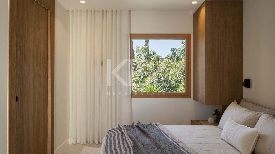 Stylish renovated townhouse with sea and mountain views in Aloha