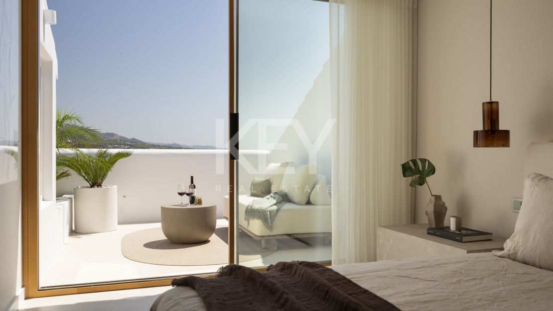 Stylish renovated townhouse with sea and mountain views in Aloha