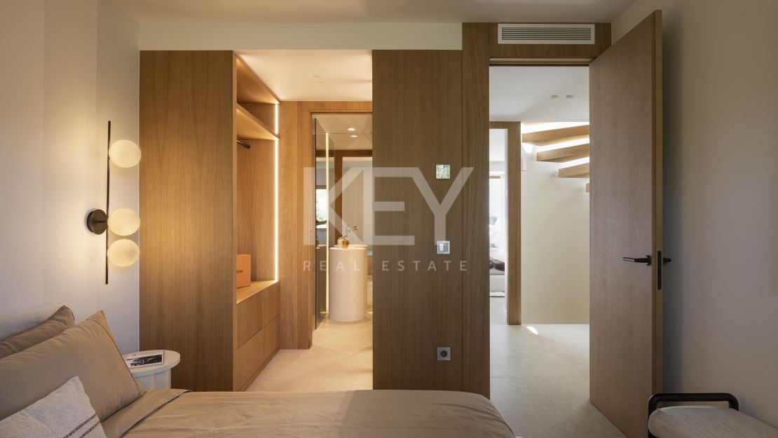 Stylish renovated townhouse with sea and mountain views in Aloha