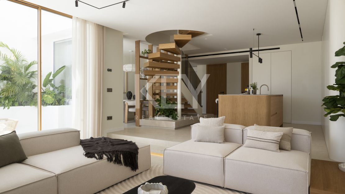 Stylish renovated townhouse with sea and mountain views in Aloha