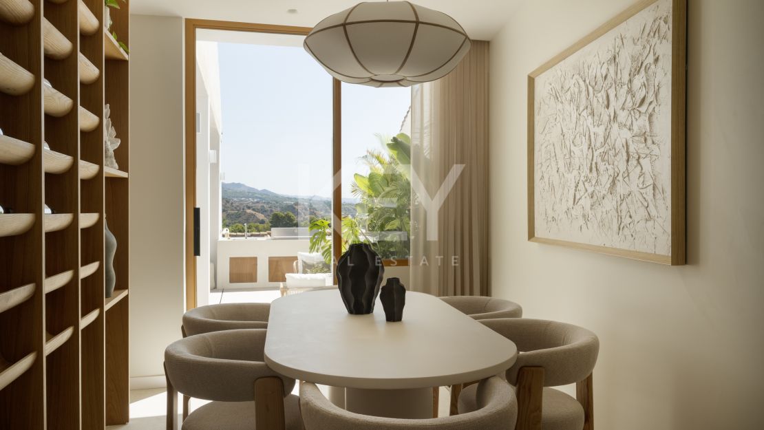 Stylish renovated townhouse with sea and mountain views in Aloha