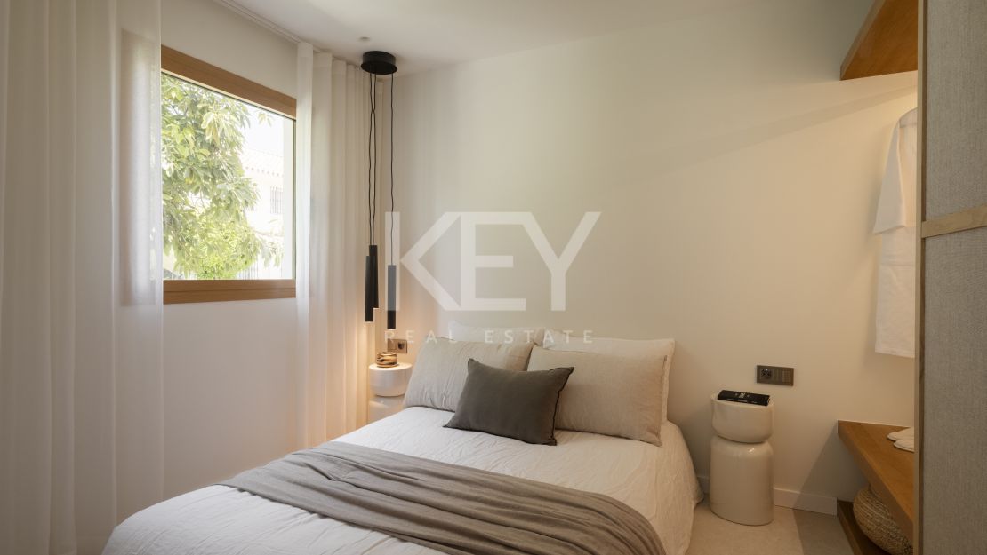 Stylish renovated townhouse with sea and mountain views in Aloha