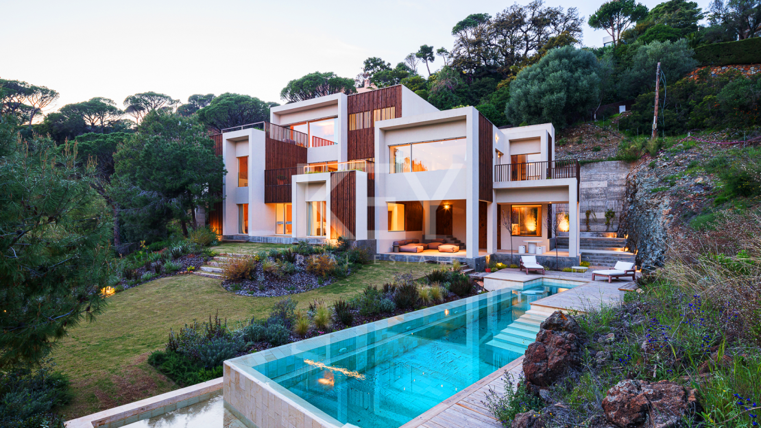 Частная современная вилла с видом на горы в Эль-Мадроньяле, Бенахавис