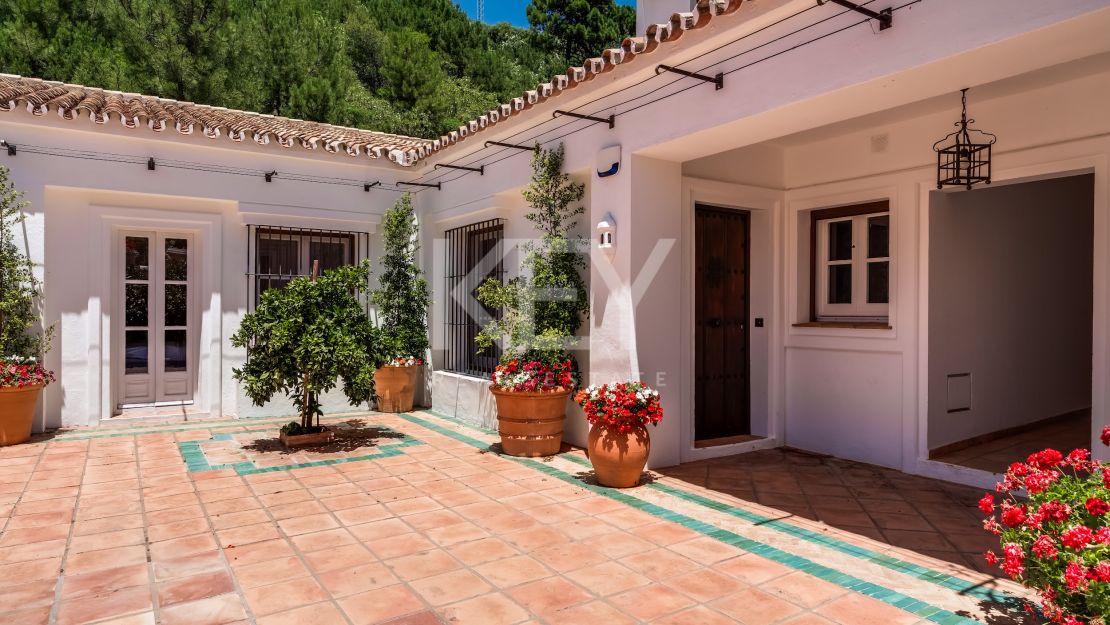 Charming ground-floor apartment with private pool in La Zagaleta