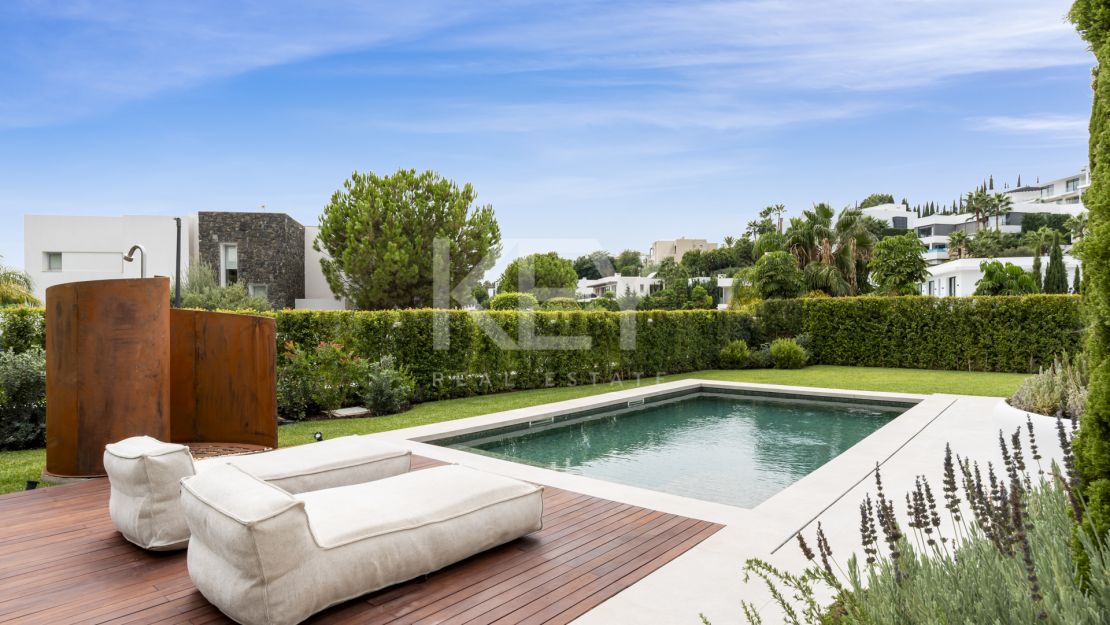 Стильная обновлённая вилла в Ла Алькерия, Бенахавис