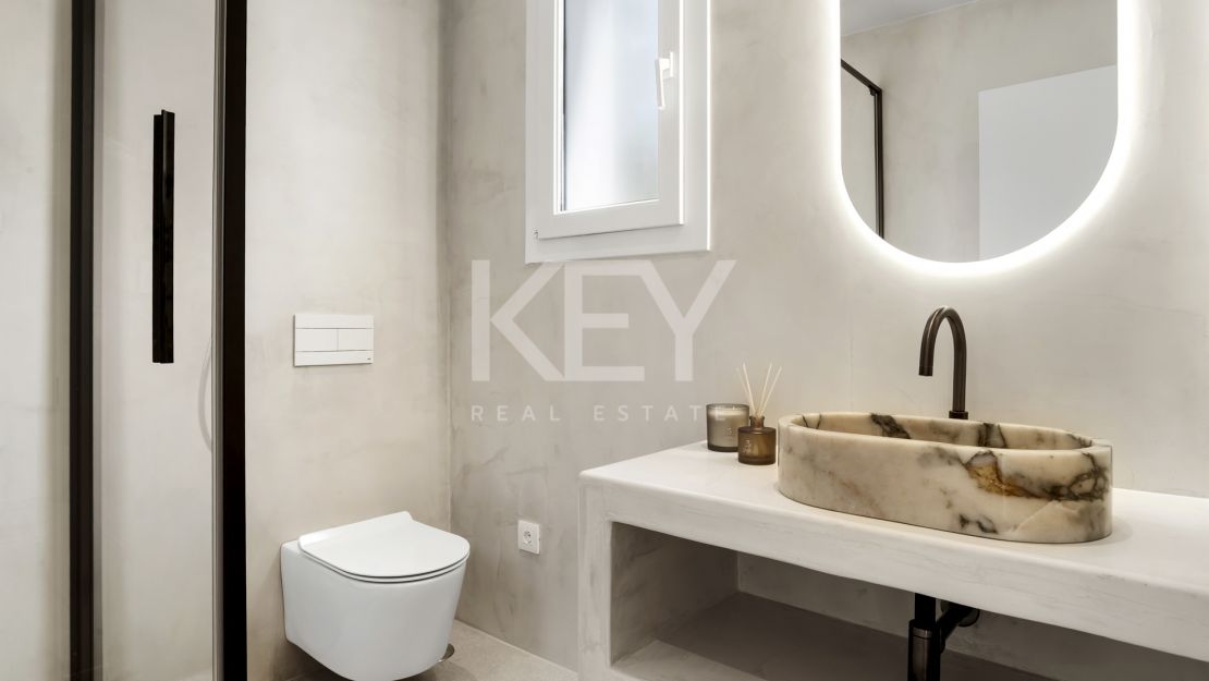 Стильная обновлённая вилла в Ла Алькерия, Бенахавис