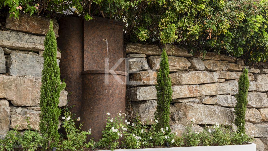 Стильная обновлённая вилла в Ла Алькерия, Бенахавис