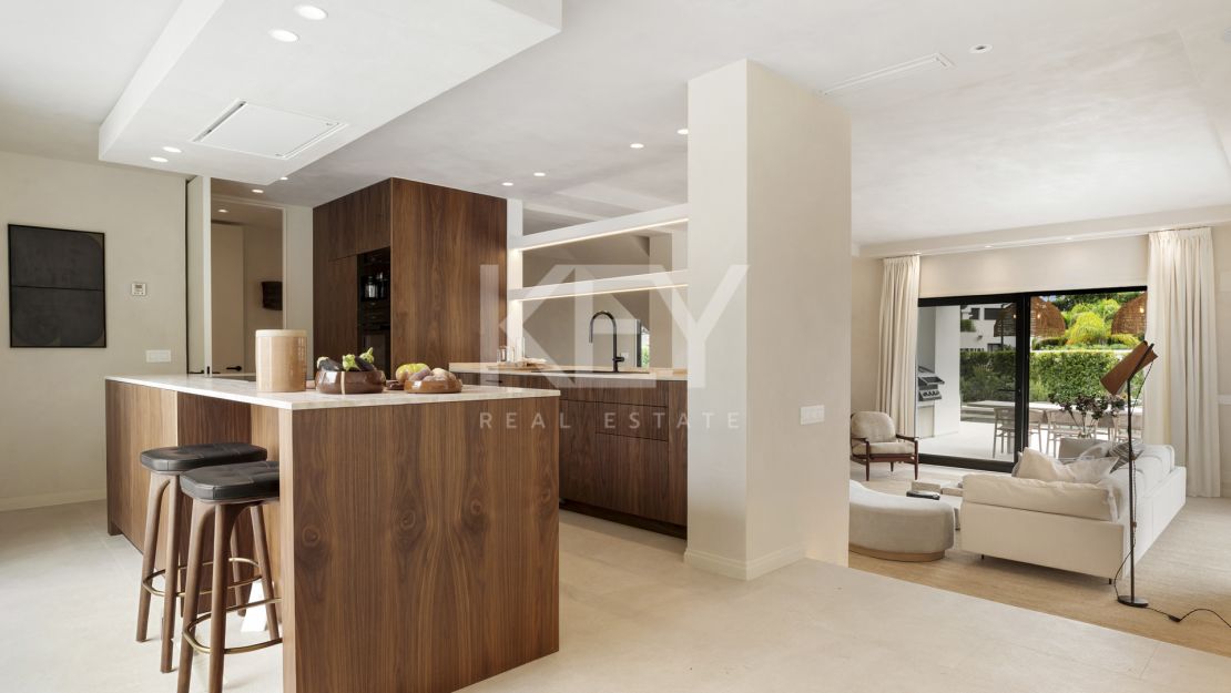 Стильная обновлённая вилла в Ла Алькерия, Бенахавис