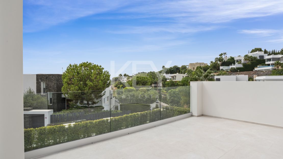 Стильная обновлённая вилла в Ла Алькерия, Бенахавис