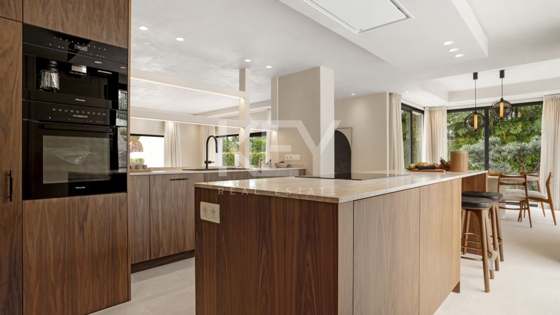 Стильная обновлённая вилла в Ла Алькерия, Бенахавис