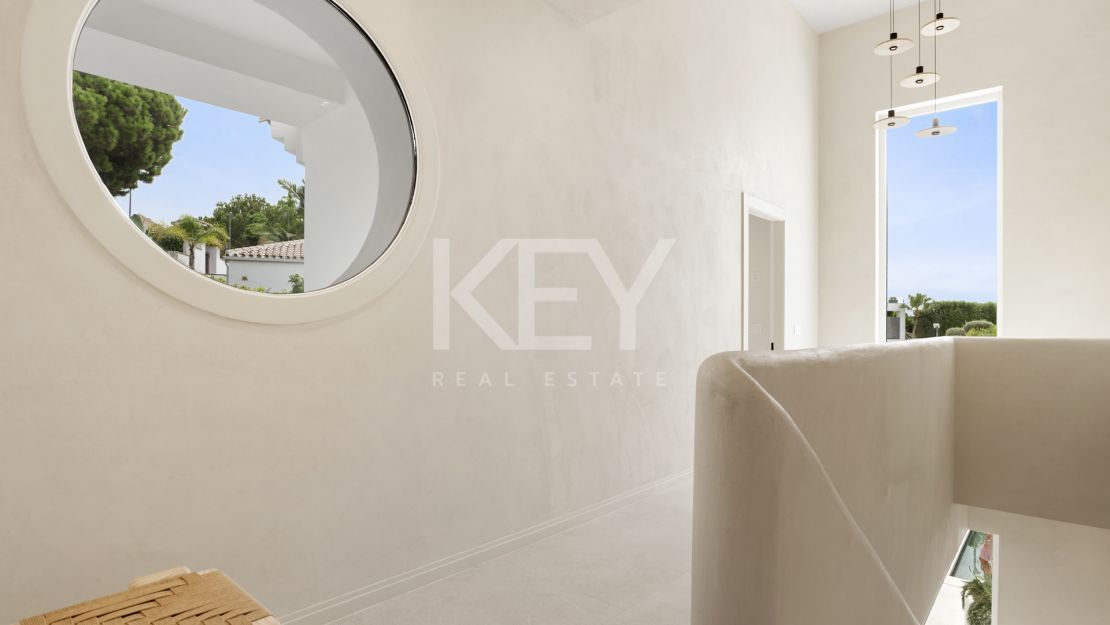 Стильная обновлённая вилла в Ла Алькерия, Бенахавис