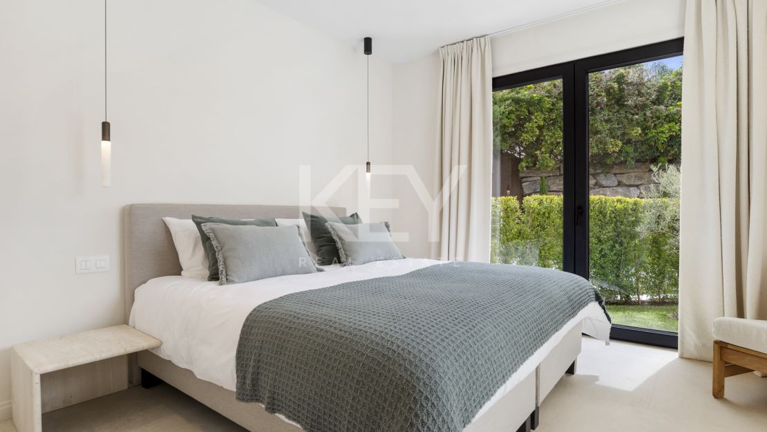 Стильная обновлённая вилла в Ла Алькерия, Бенахавис