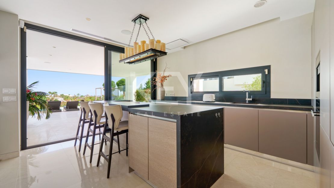 Современная вилла для гольфа в Nueva Andalucía