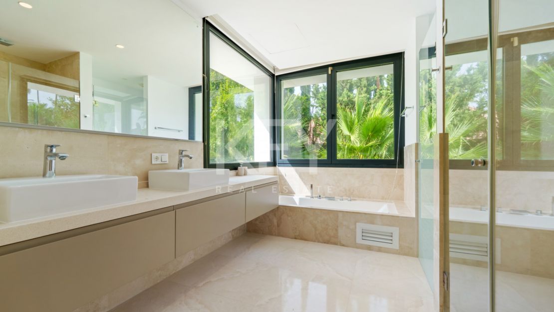 Современная вилла для гольфа в Nueva Andalucía