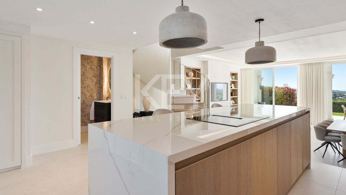 Полностью отреставрированный таунхаус с панорамными видами в Ла Кинта