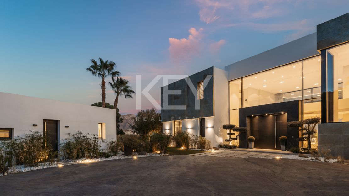 Elegante villa con vistas panorámicas en El Madroñal, Benahavís