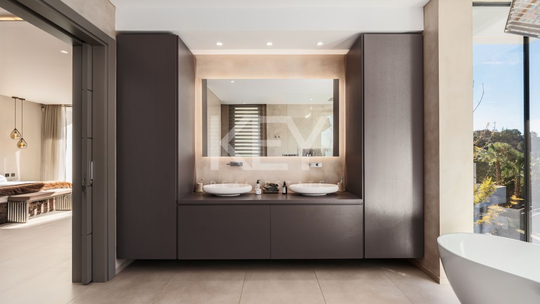 Elegante villa con vistas panorámicas en El Madroñal, Benahavís