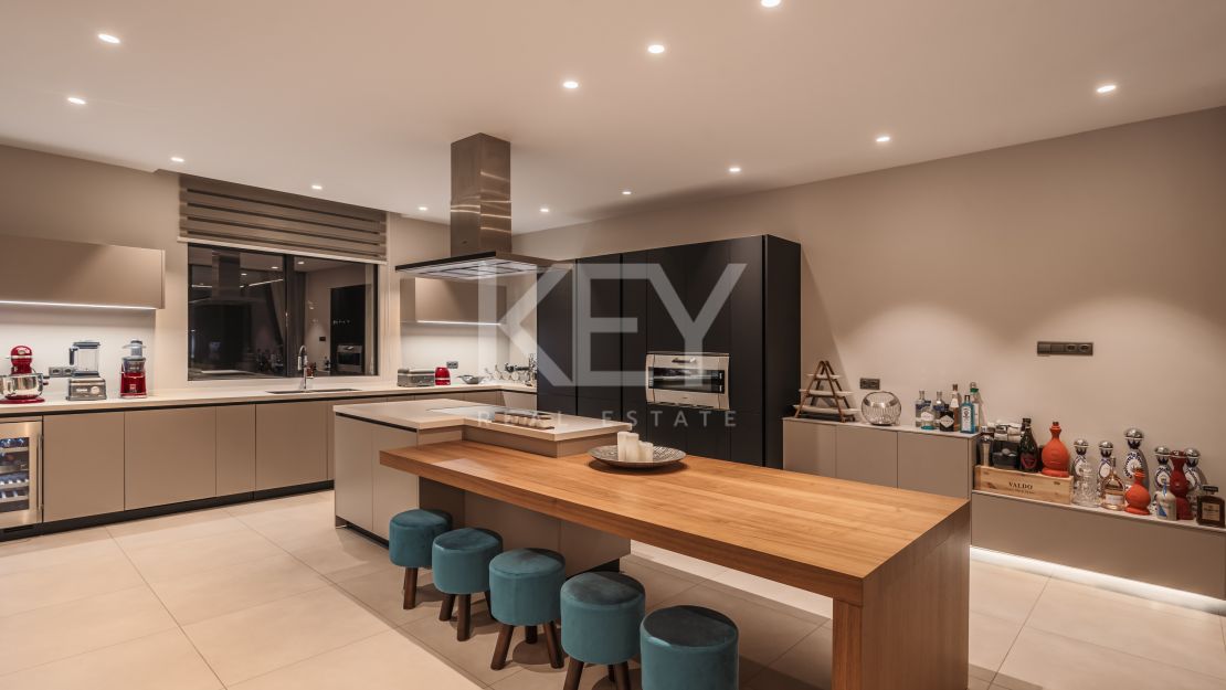 Elegante villa con vistas panorámicas en El Madroñal, Benahavís