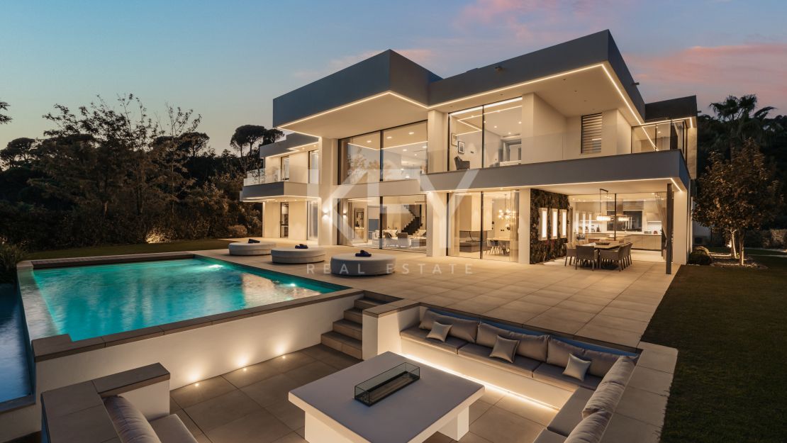 Elegante villa con vistas panorámicas en El Madroñal, Benahavís