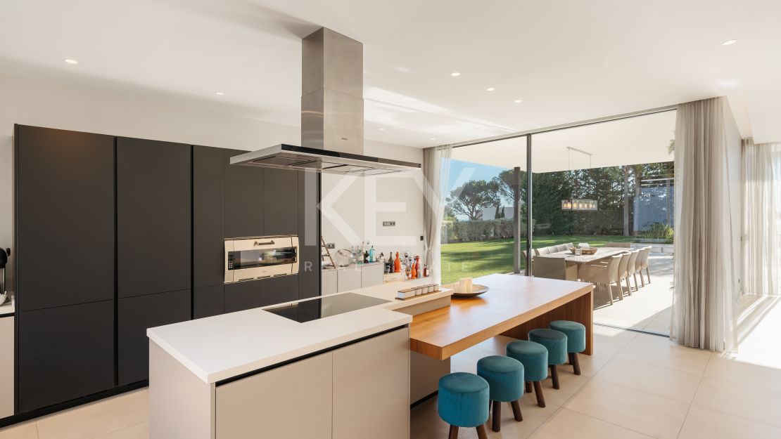 Elegante villa con vistas panorámicas en El Madroñal, Benahavís