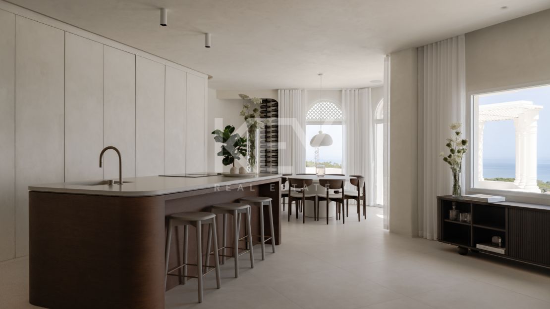 Ático dúplex reformado con vistas al mar en la Milla de Oro  Russian: