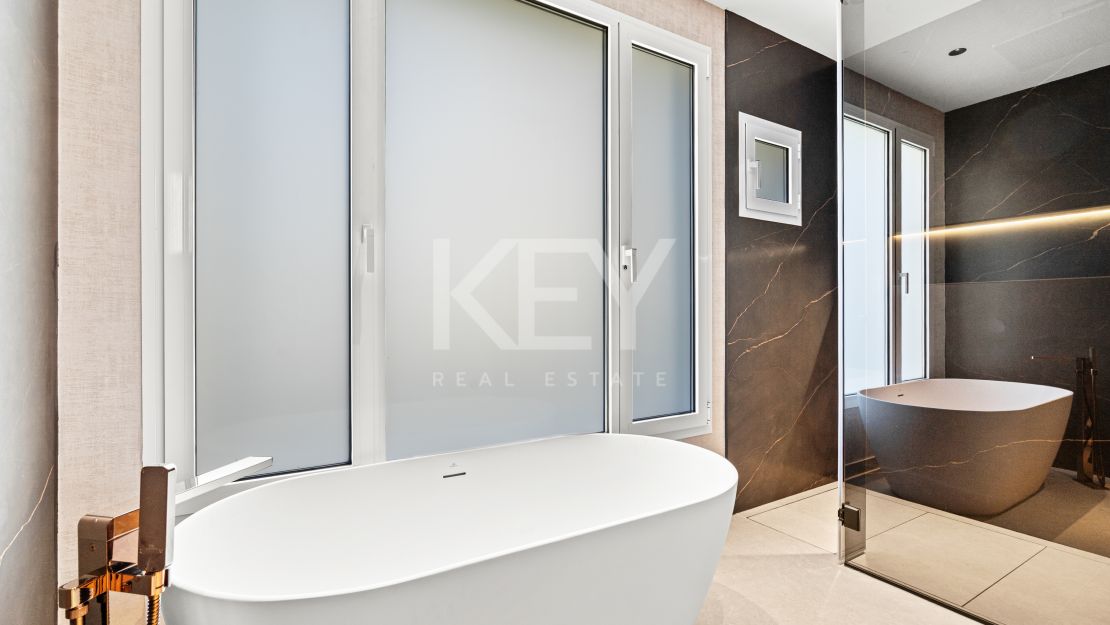 Apartamento excepcional en primera línea de playa en Las Dunas Park, Estepona