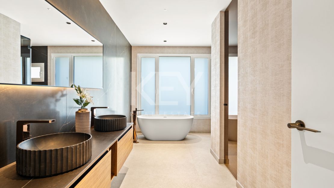 Apartamento excepcional en primera línea de playa en Las Dunas Park, Estepona