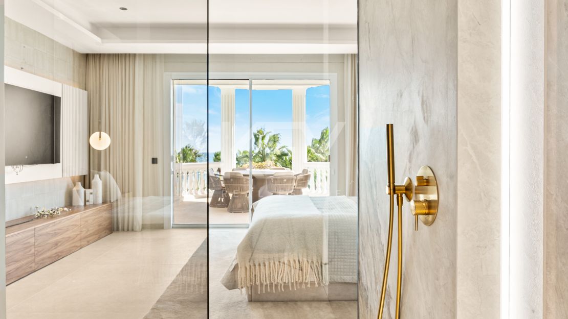 Apartamento excepcional en primera línea de playa en Las Dunas Park, Estepona