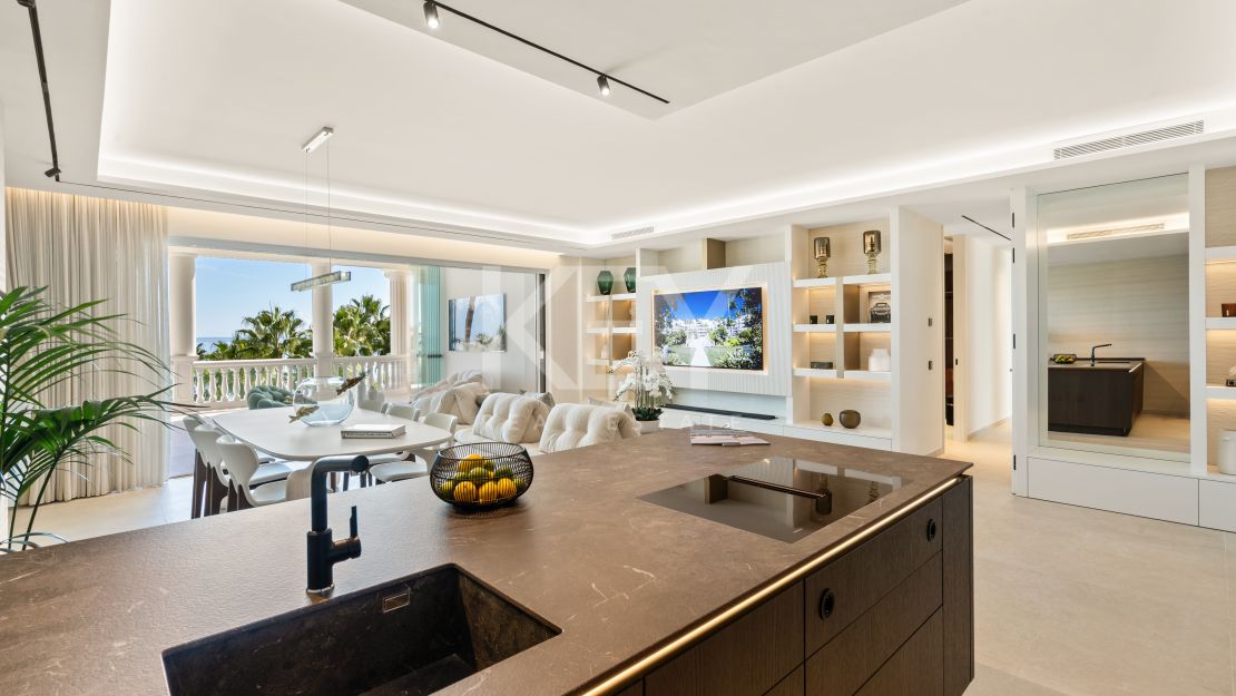 Apartamento excepcional en primera línea de playa en Las Dunas Park, Estepona