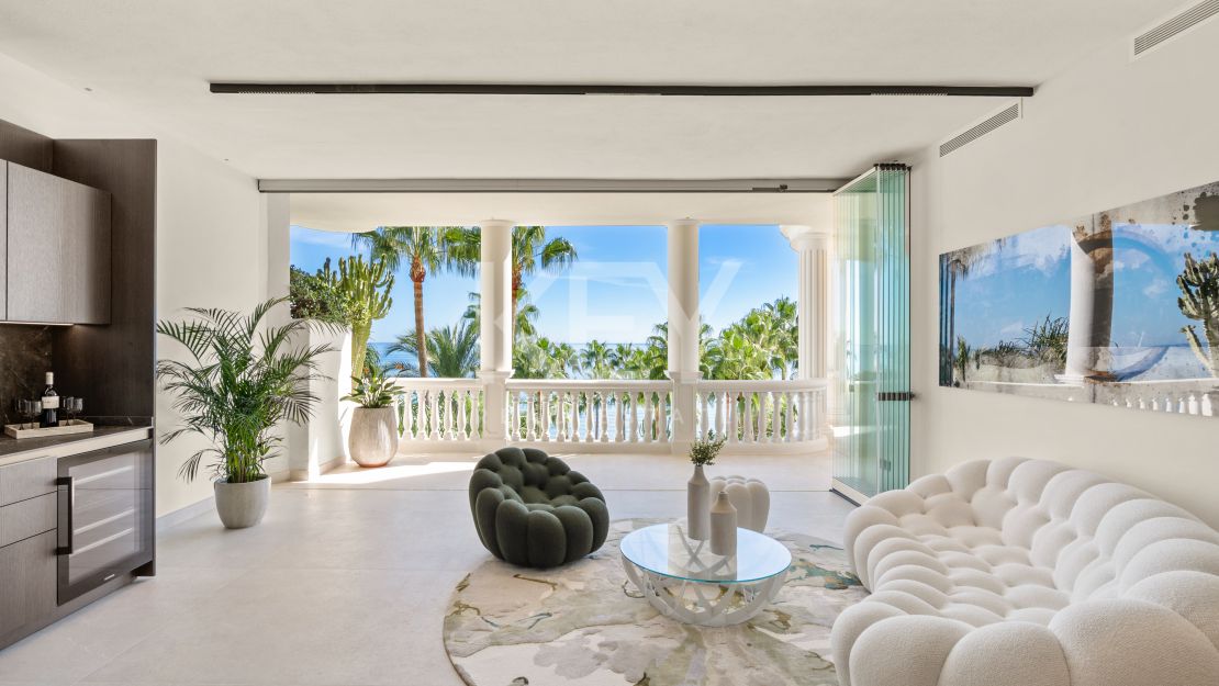 Apartamento excepcional en primera línea de playa en Las Dunas Park, Estepona