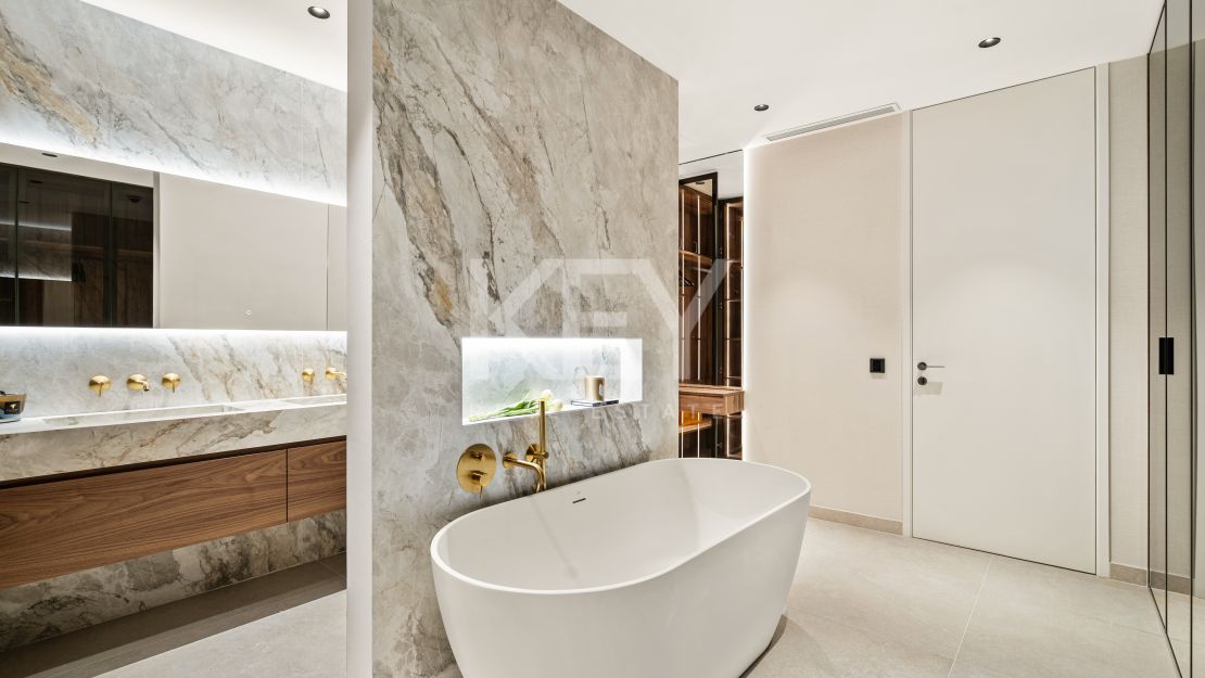 Apartamento excepcional en primera línea de playa en Las Dunas Park, Estepona