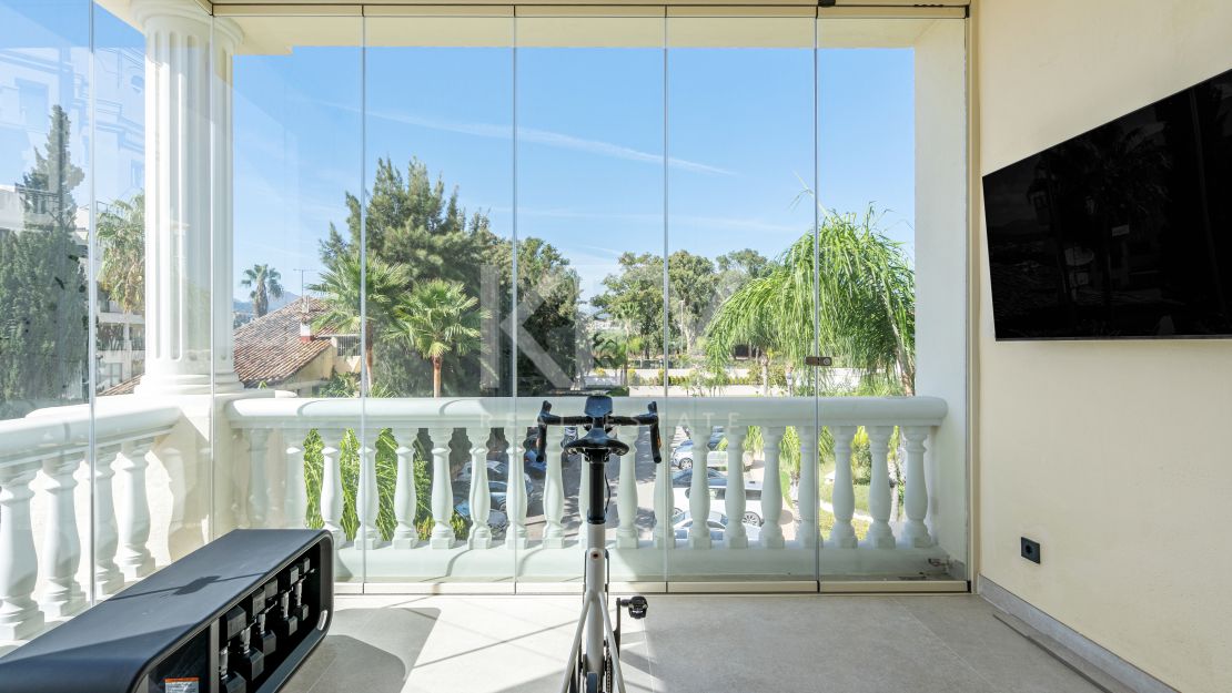 Apartamento excepcional en primera línea de playa en Las Dunas Park, Estepona