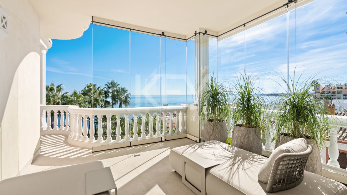 Apartamento excepcional en primera línea de playa en Las Dunas Park, Estepona