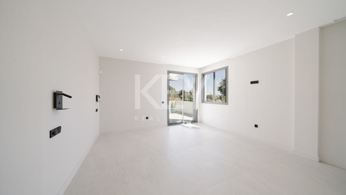 Современная вилла с панорамным видом на море в Эстепоне