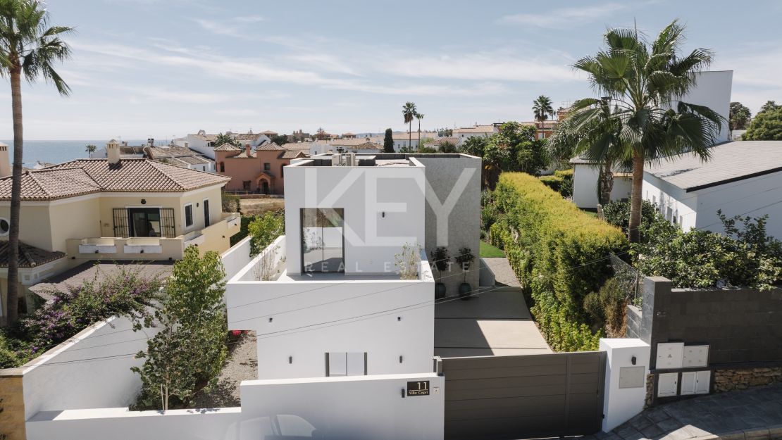 Современная вилла с панорамным видом на море в Эстепоне