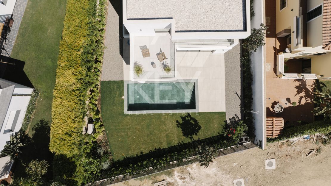 Современная вилла с панорамным видом на море в Эстепоне