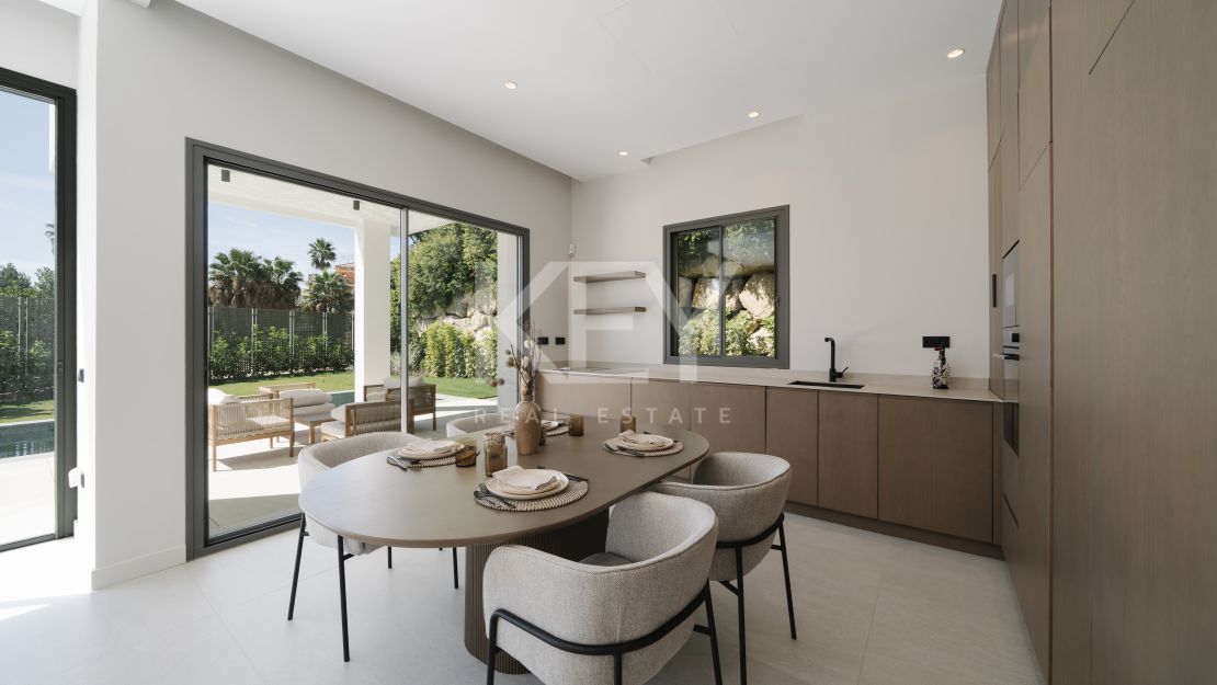 Современная вилла с панорамным видом на море в Эстепоне