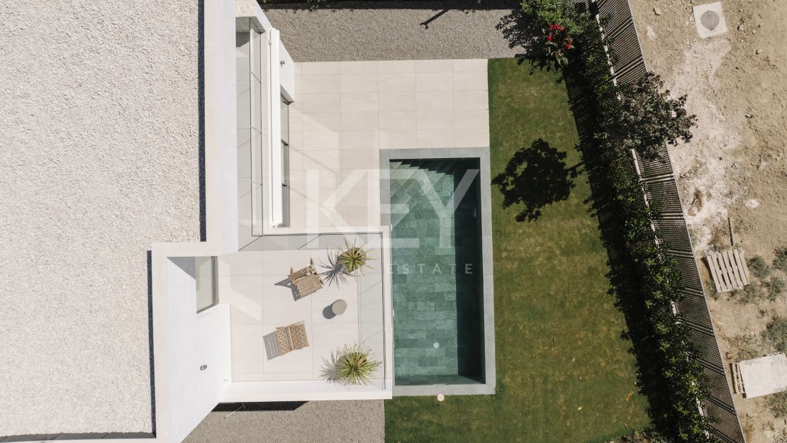 Современная вилла с панорамным видом на море в Эстепоне