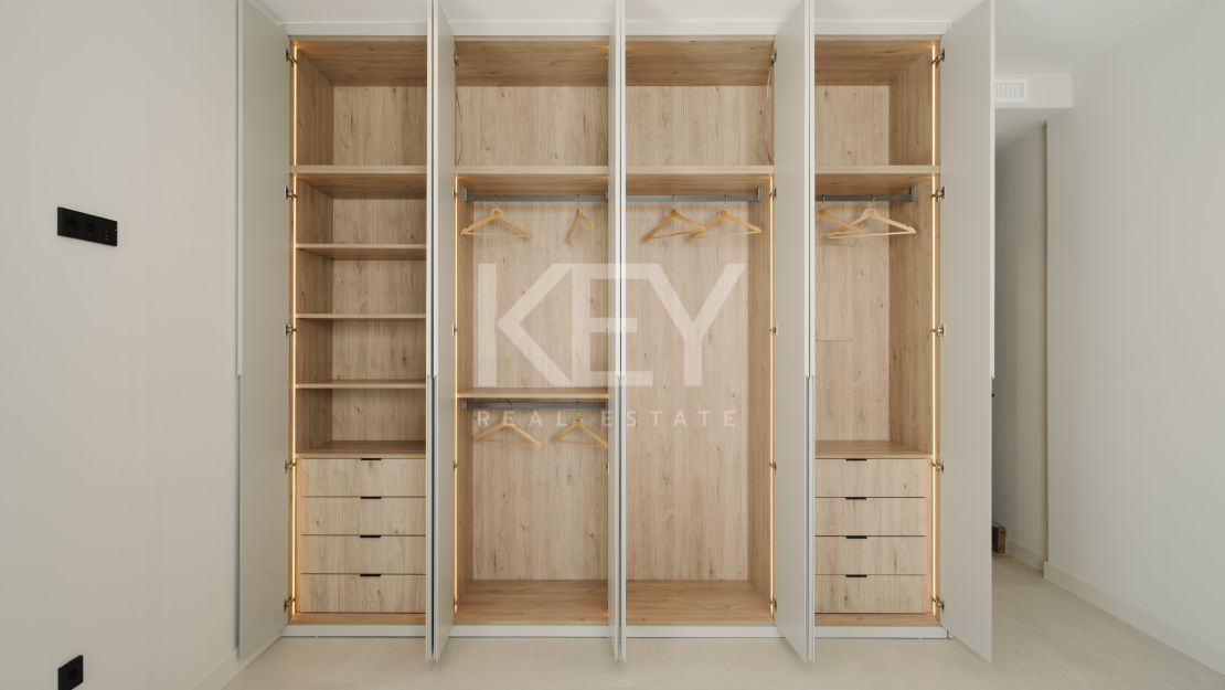 Современная вилла с панорамным видом на море в Эстепоне