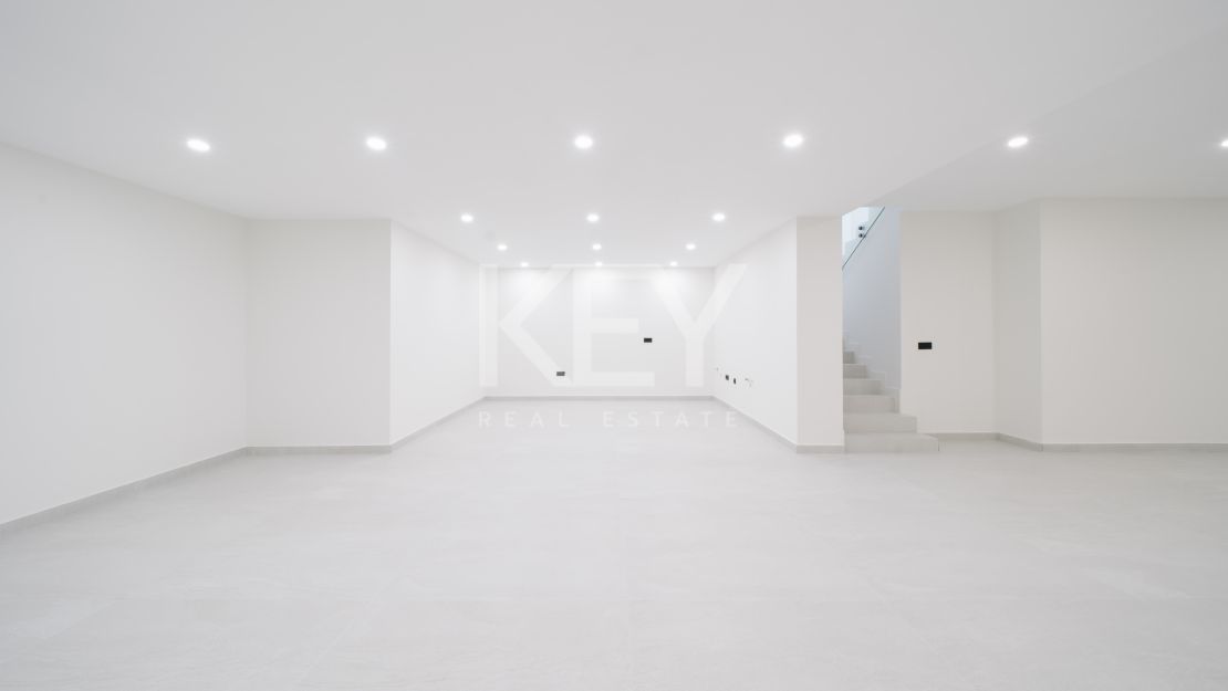 Современная вилла с панорамным видом на море в Эстепоне