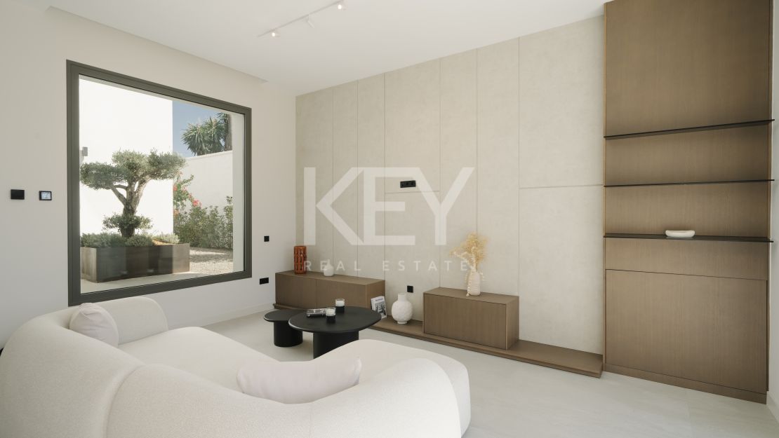 Современная вилла с панорамным видом на море в Эстепоне