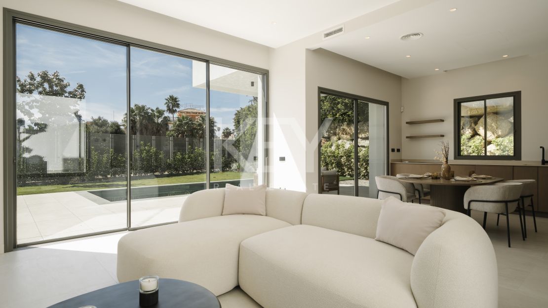 Современная вилла с панорамным видом на море в Эстепоне