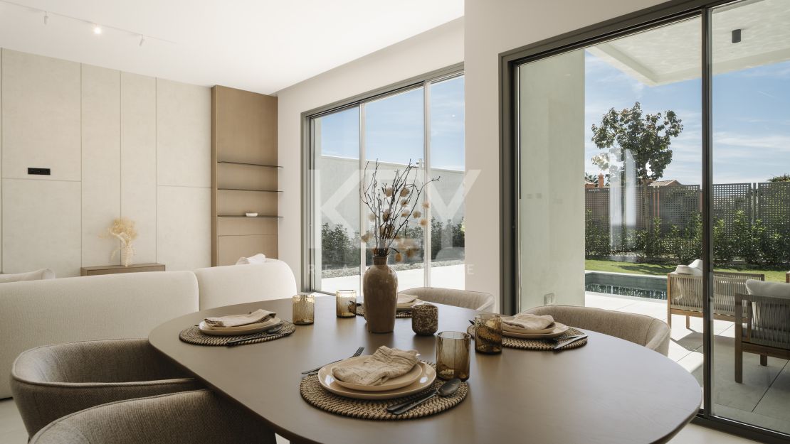 Современная вилла с панорамным видом на море в Эстепоне