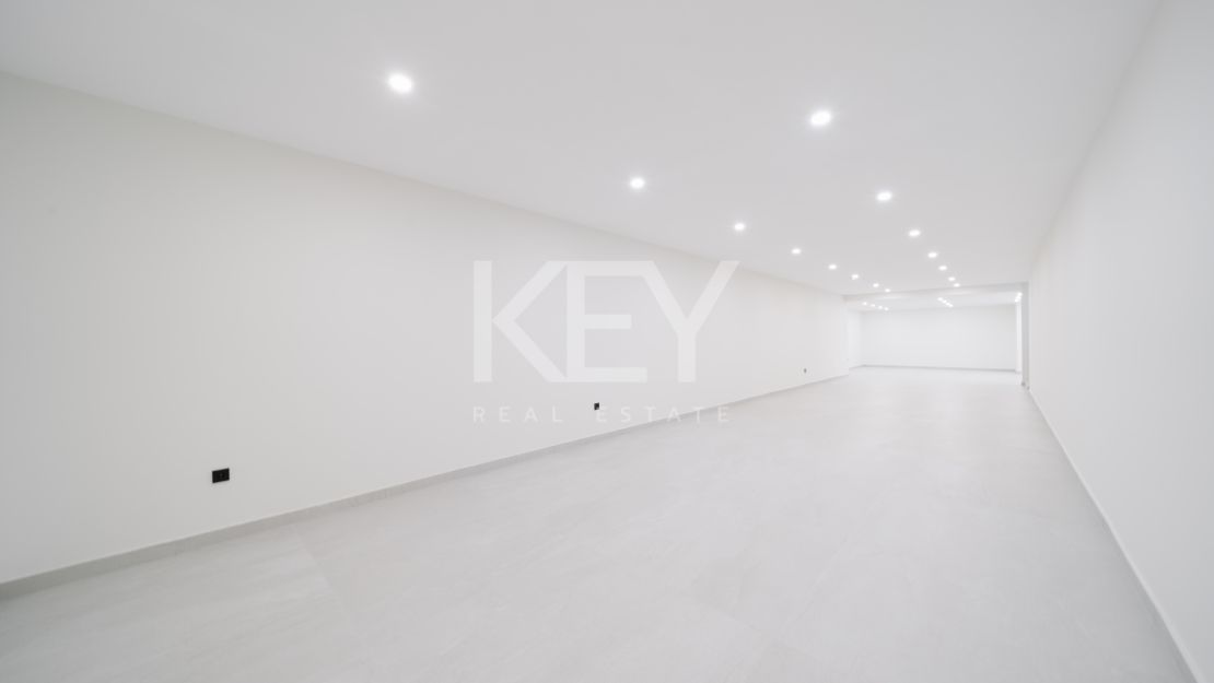 Современная вилла с панорамным видом на море в Эстепоне