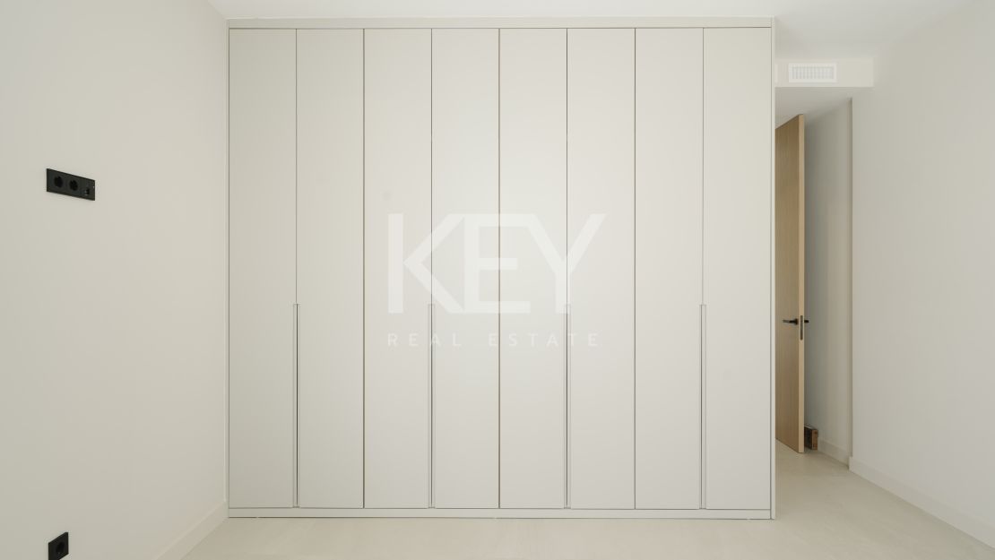 Современная вилла с панорамным видом на море в Эстепоне