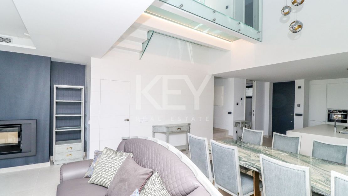 Casa adosada moderna en primera línea de playa en The Islands, Estepona