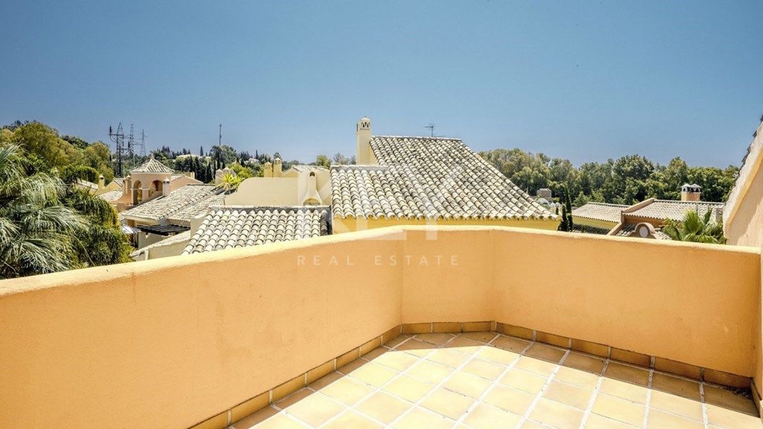 Роскошная полуотдельная вилла с видом на море в Meisho Hills