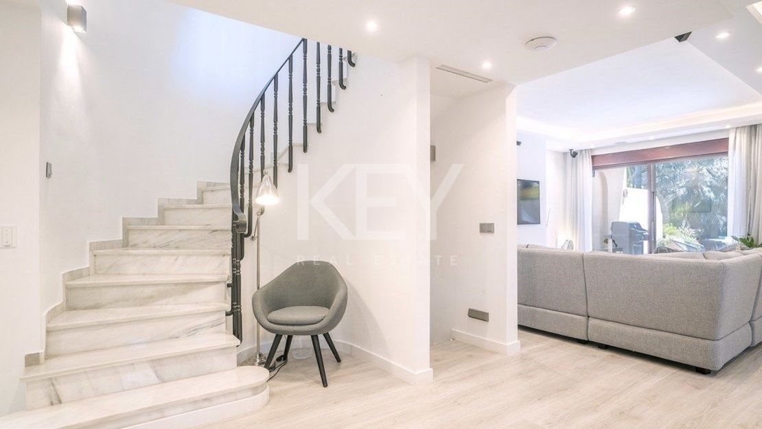 Роскошная полуотдельная вилла с видом на море в Meisho Hills