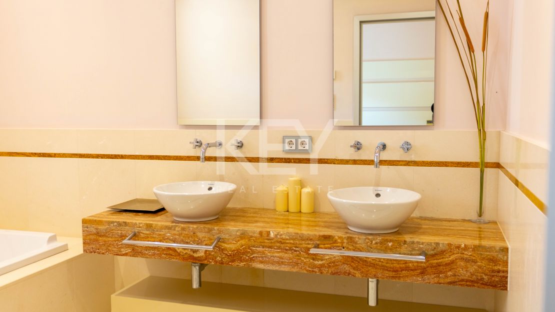 Роскошная полуотдельная вилла с видом на море в Meisho Hills