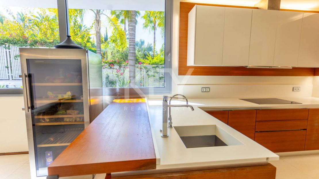 Роскошная полуотдельная вилла с видом на море в Meisho Hills